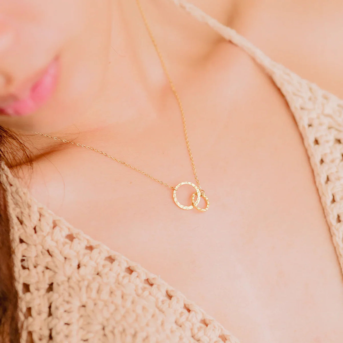 Isabelle – Colar hoop elegante