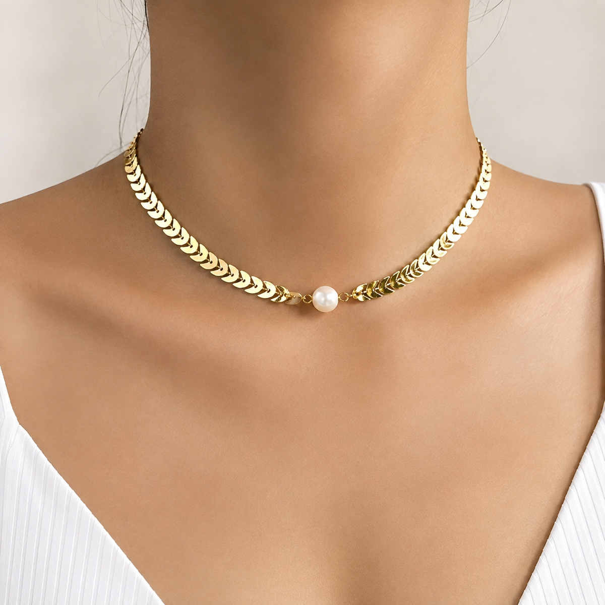 Aria – Colar Romano em Ouro e Pérola Elegante