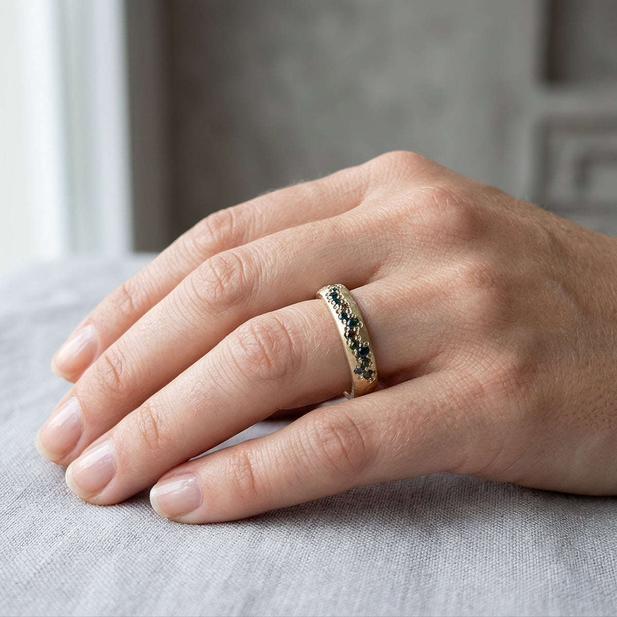 Clara - Bague classica vintage dourada