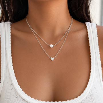Julia – Colar Elegante de Pérolas e Corações
