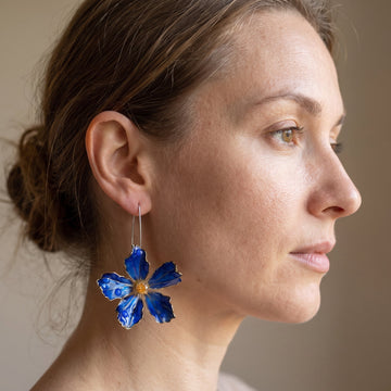 Bliss – Brincos vintage em flor azul