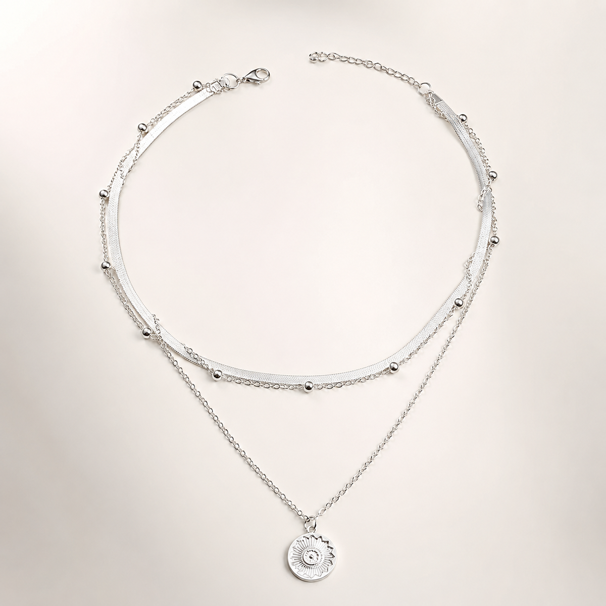 Elegância radiante – Colar clássico prateado
