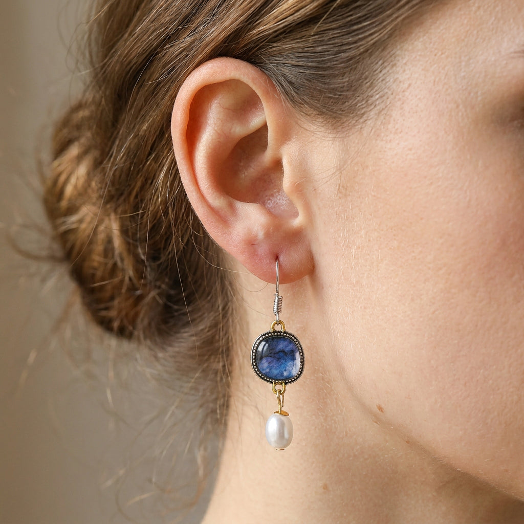 Maelis – Brincos vintage em pedra azul e pérolas