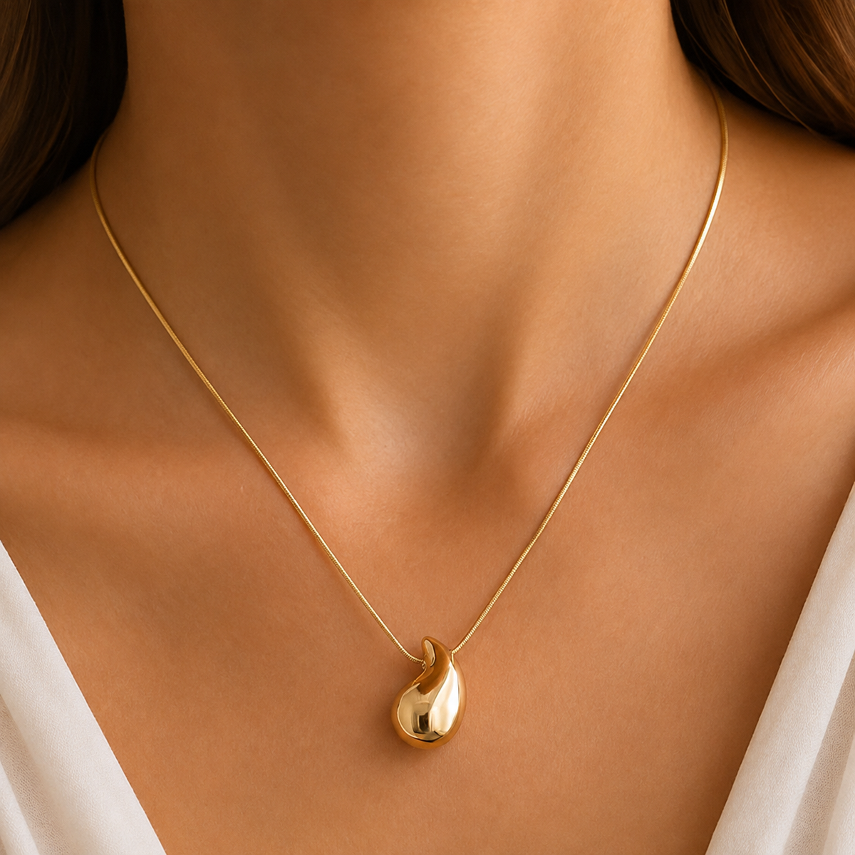 Colar de gotas de água de grande tamanho - Colar dourado com pendente de gota de água