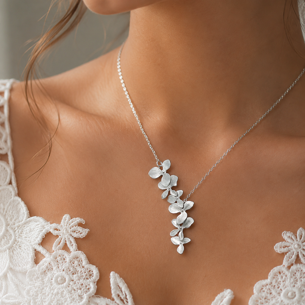 Flora – Colar em flor prateado de estilo vintage
