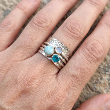 Luna – Anel vintage com pedra natural azul