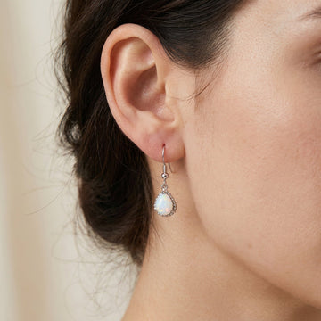 Emeline – Boucles d'oreilles pendentes em prata e opala de fogo branco