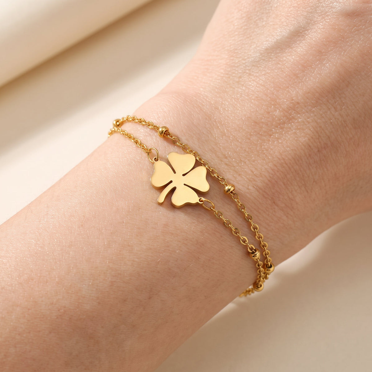 Sanya – Bracelete trevo em ouro e prata
