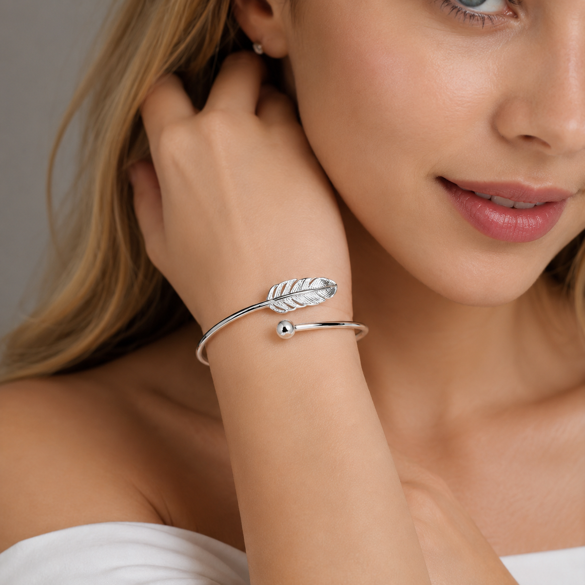Bracelete em pena prateado - Bracelete em pena