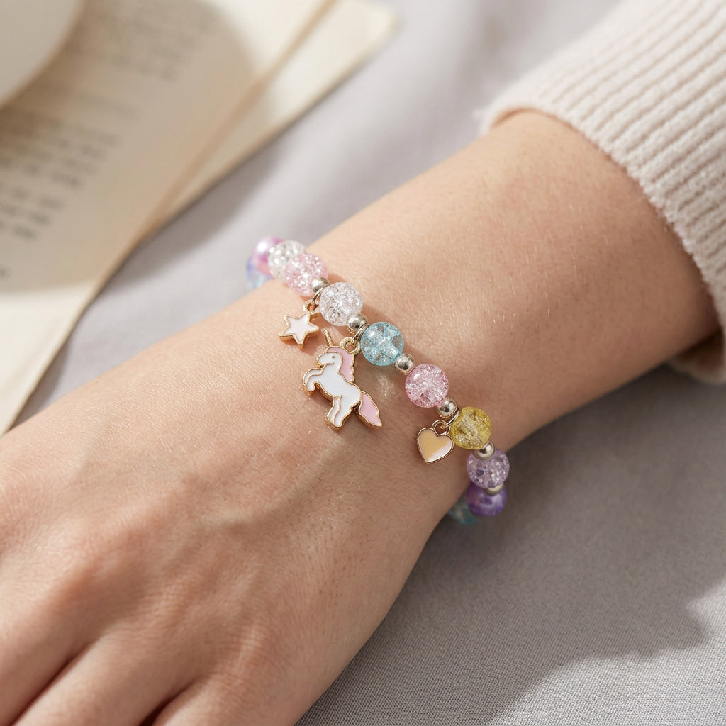 Sonho - Bracelete de pérolas com pendente de unicórnio