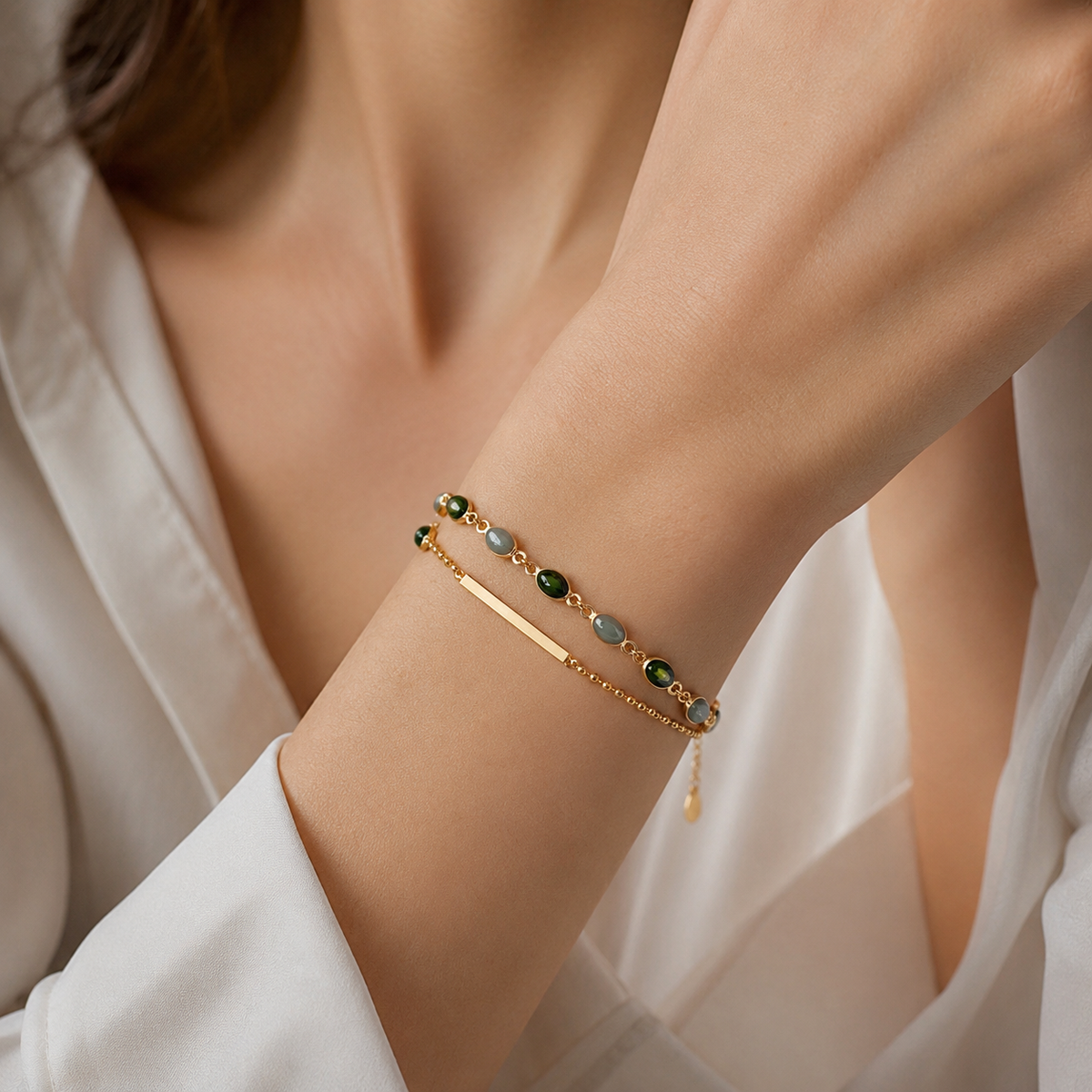 Manon – Bracelete em pedra verde em ouro