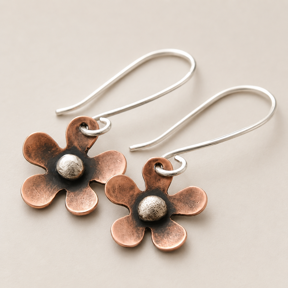 Hera – Brincos em flor em prata vintage