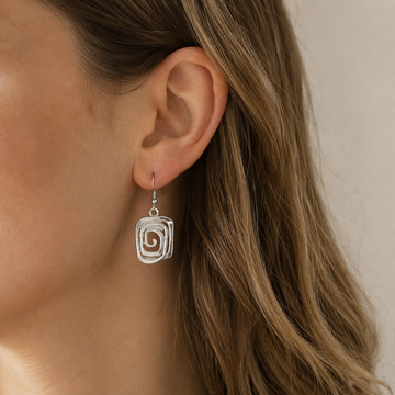 Kaia – Brincos Boho em prata com design em espiral