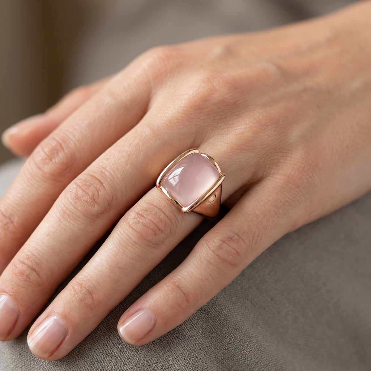 Sophia – Bague quadrada vintage em ouro rose