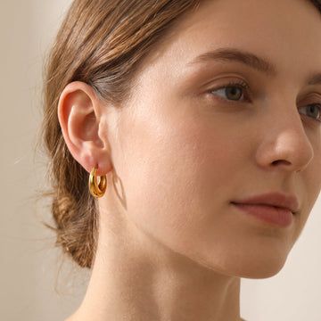 Iris – Crioulos geométricos huggie em ouro