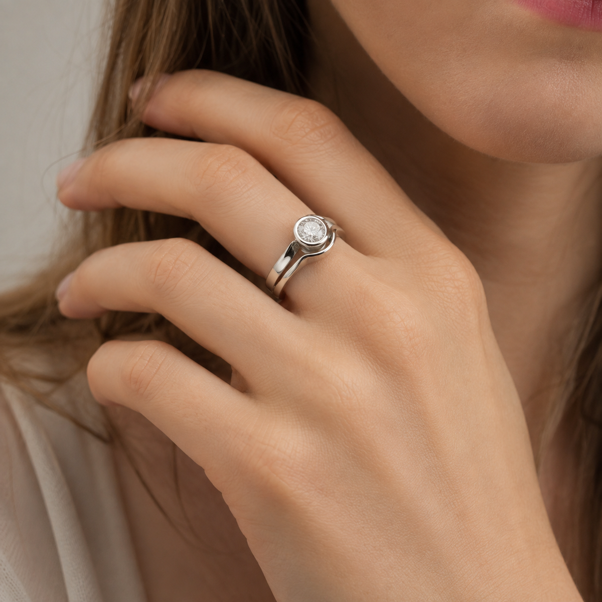 Aria – Bague vintage com detalhe branco redondo