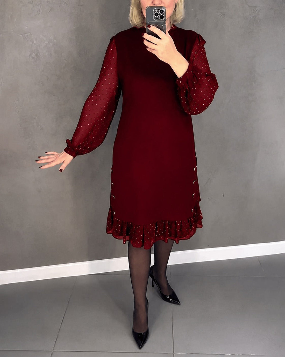 Gabriela - Vestido Estiloso de Manga Longa com Bolinhas