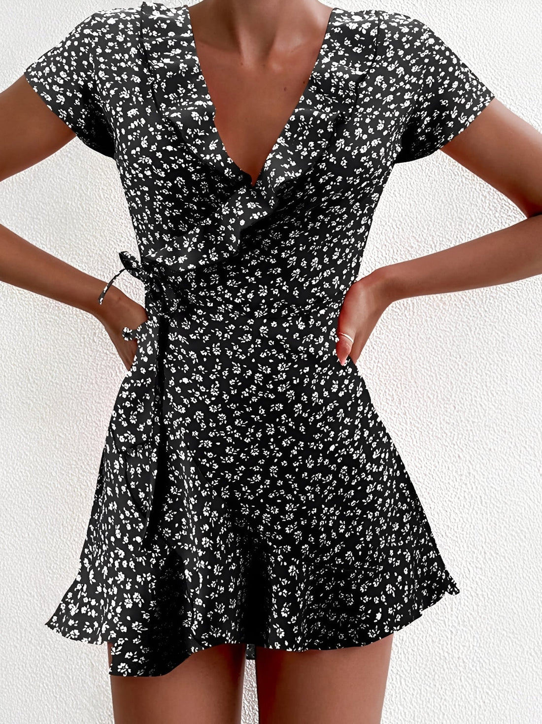 Betsy - Vestido Mini Floral Estiloso
