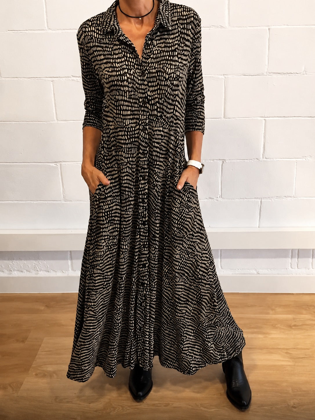 Salma - Vestido Estiloso com Bolsos com Aba