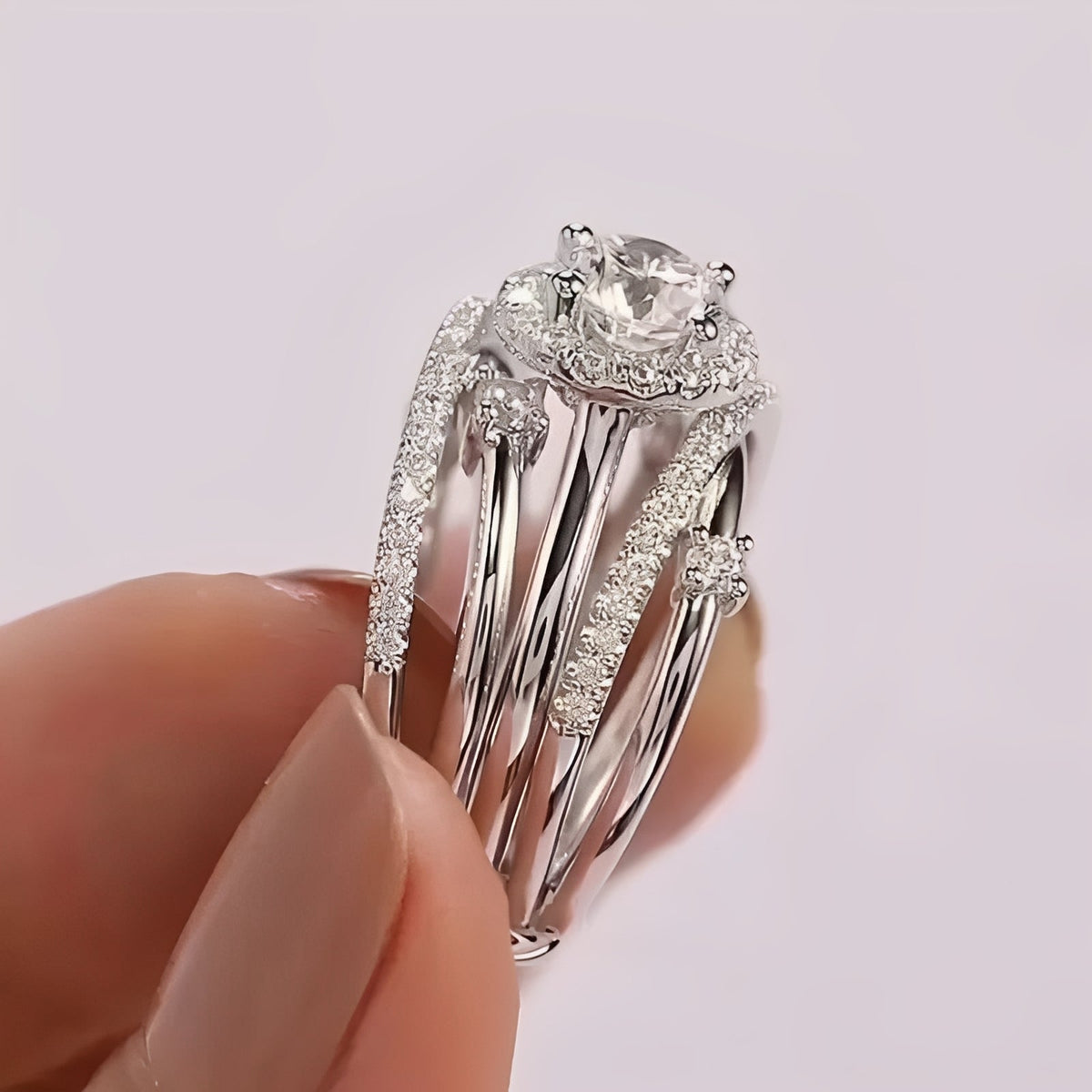 Ivanna – Bague brilhante com design entrelaçado
