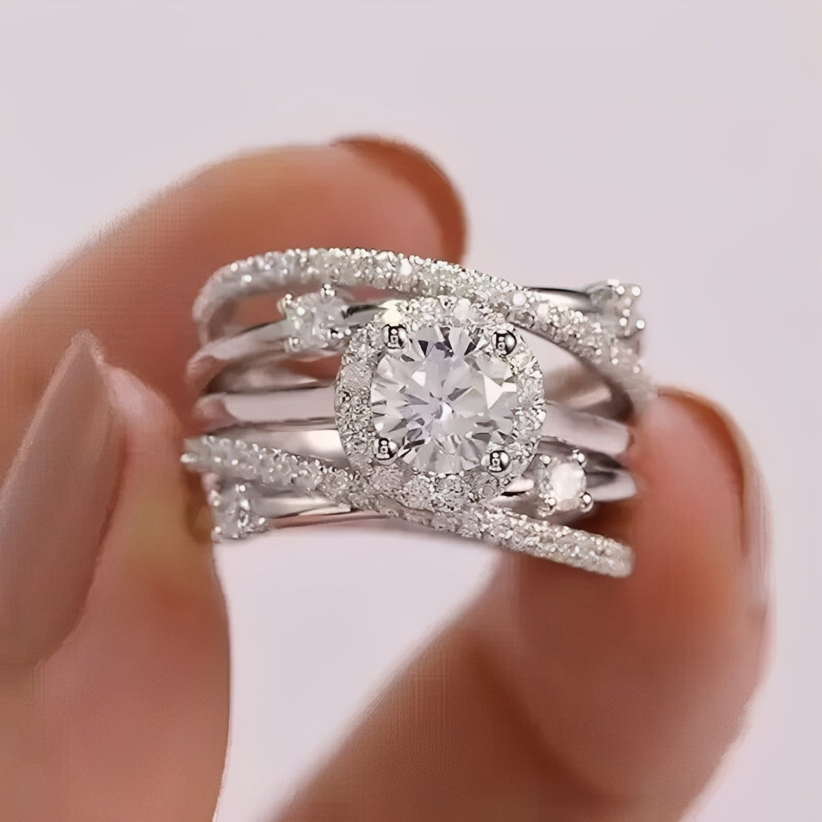 Ivanna – Bague brilhante com design entrelaçado