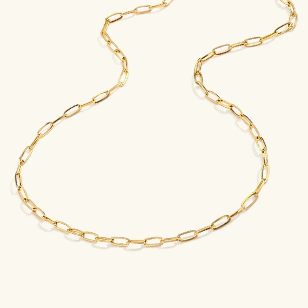 Nadia – Colar Clips de Papel em ouro elegante