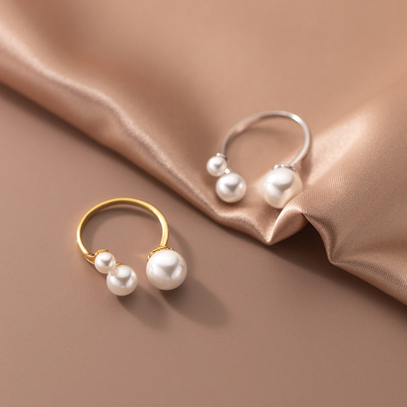 Clara – Bague ajustável com pérola de água doce e design triangular