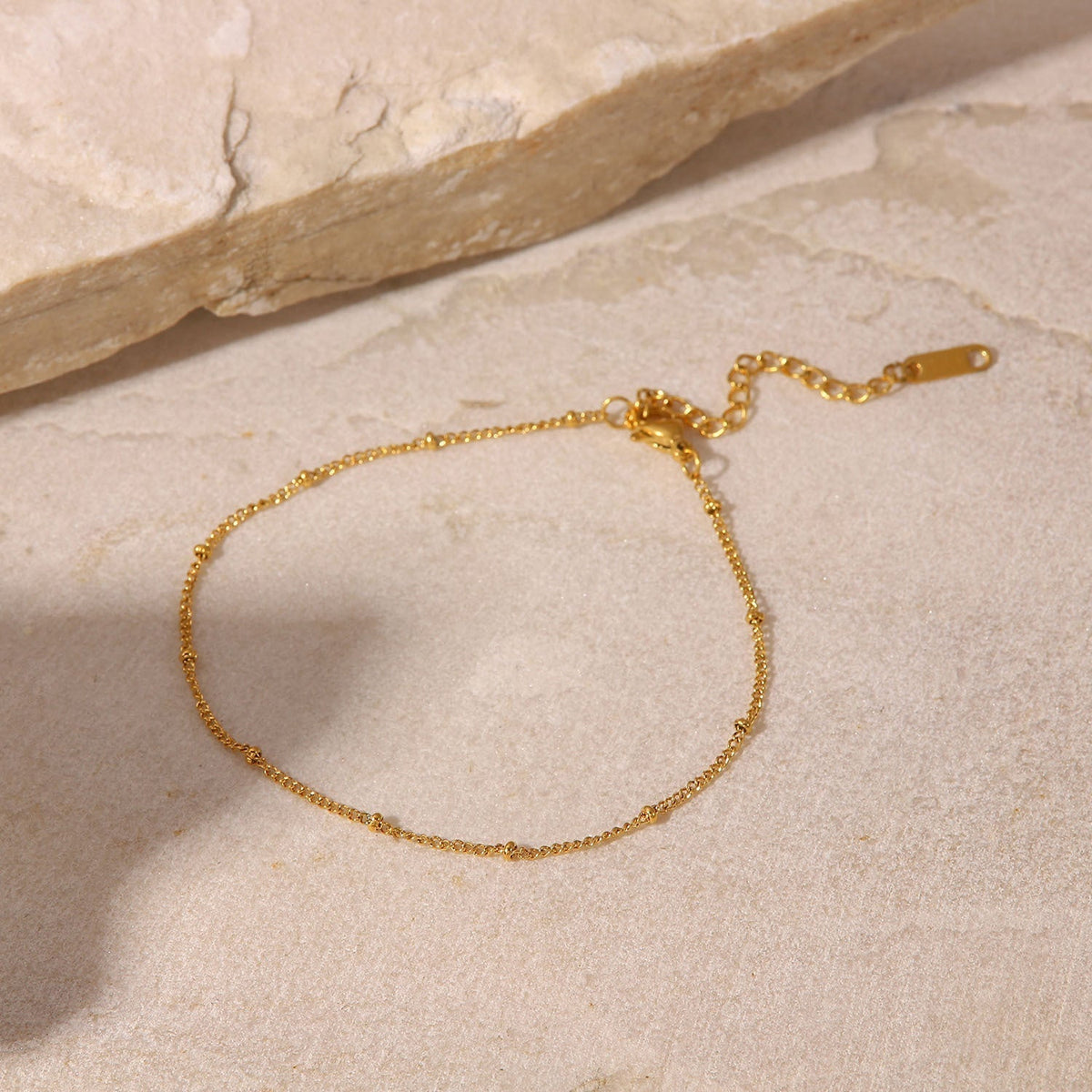 Wren – Corrente elegante em ouro para o tornozelo