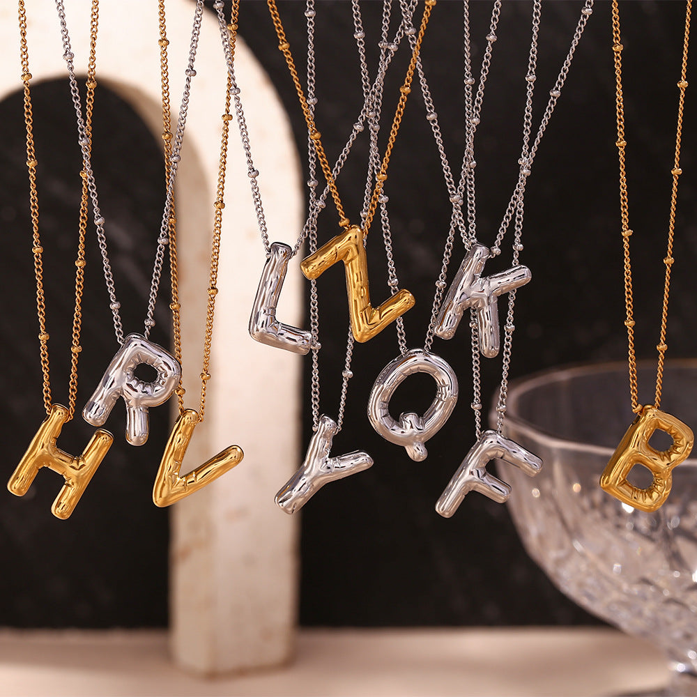 Colar inicial em ouro Balloon