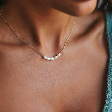 Ela – Colar elegante em pérolas