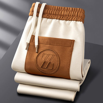 Lexter - Ein Sportanzug bestehend aus einer Jacke mit Reißverschluss