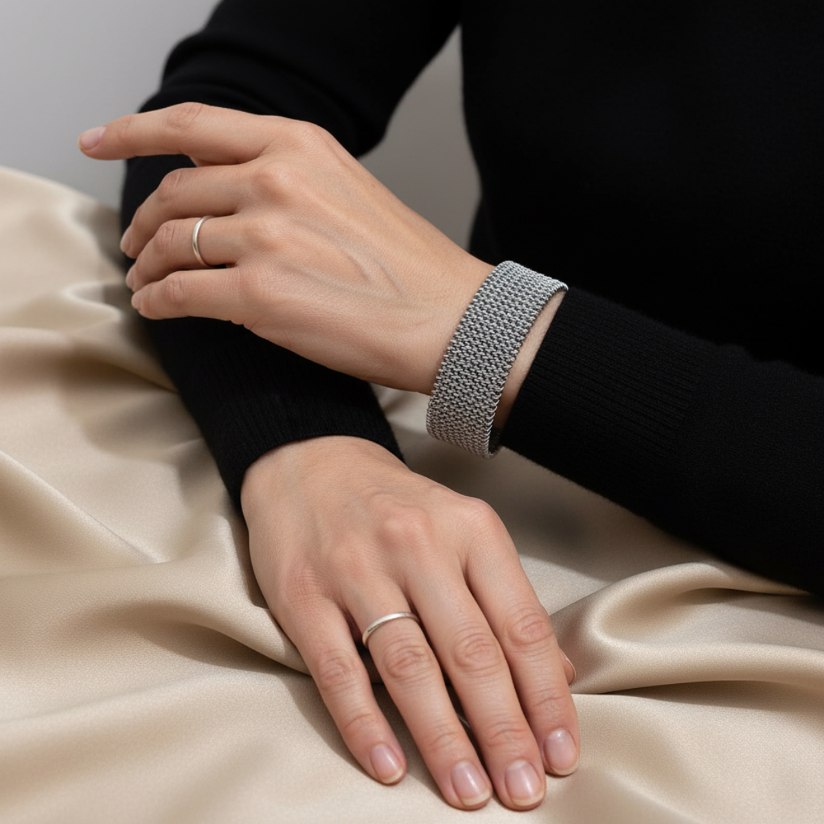 Raya – Bracelete com cabo gravado