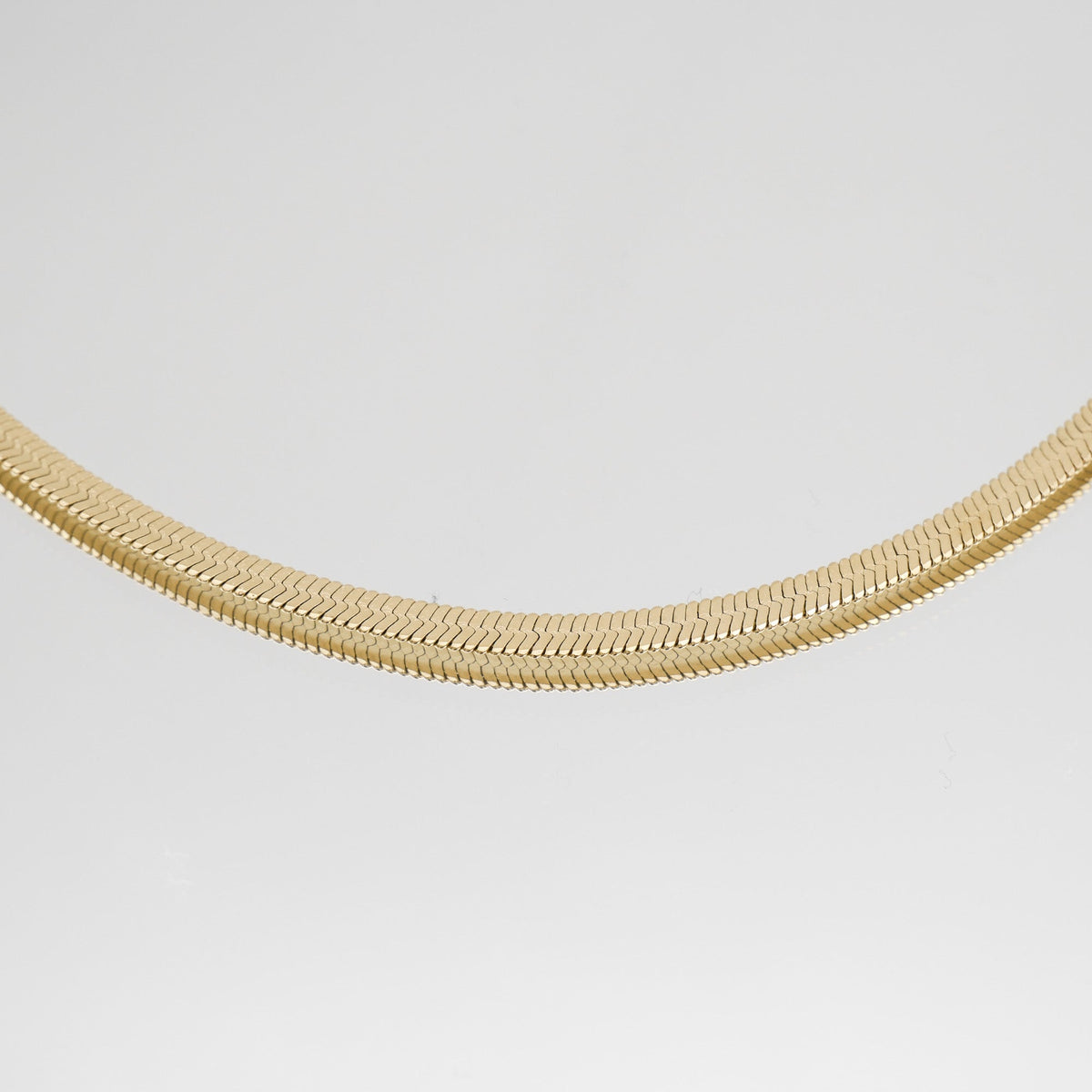 Juliette – Colar elegante em chevron