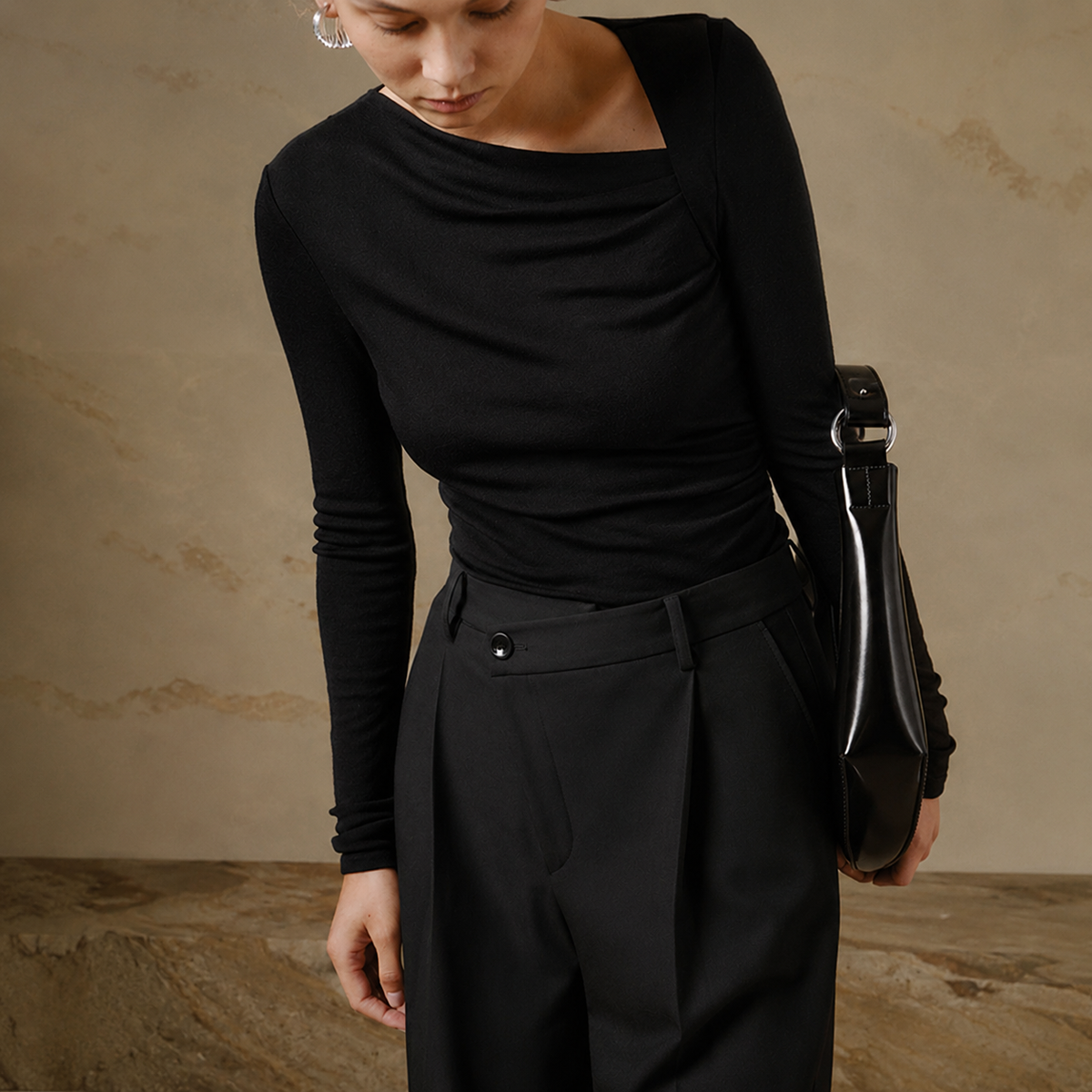 Selina - Camiseta assimétrica de manga longa