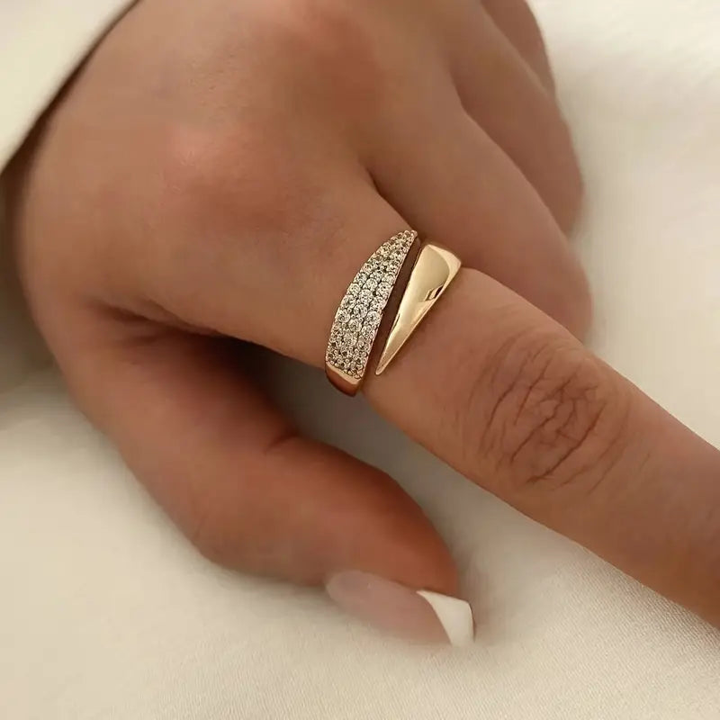 Emiko – Bague em ouro amarelo com pedras brilhantes