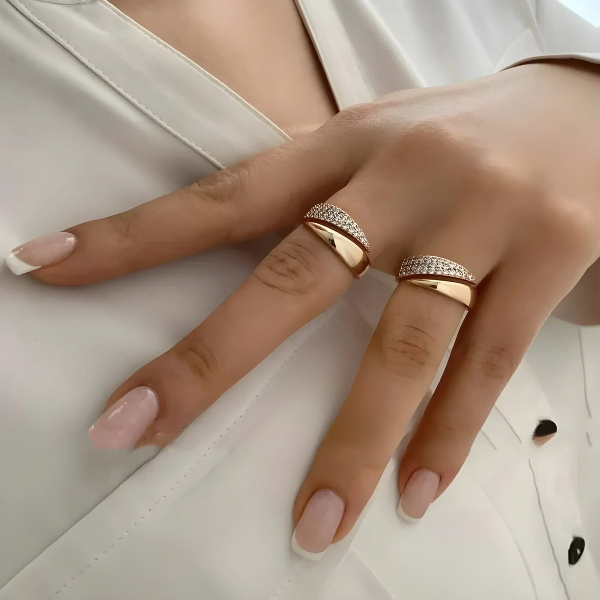 Emiko – Bague em ouro amarelo com pedras brilhantes