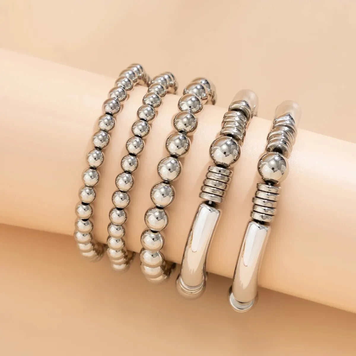 Mira – Conjunto de 5 braceletes em pérolas empilháveis