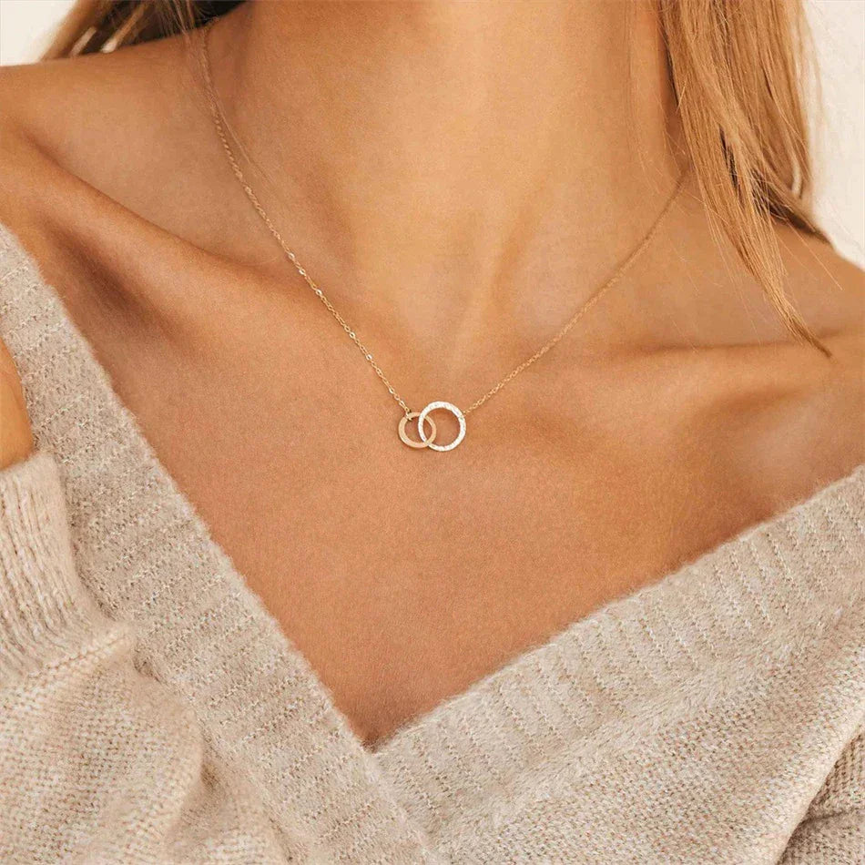 Isabelle – Colar hoop elegante