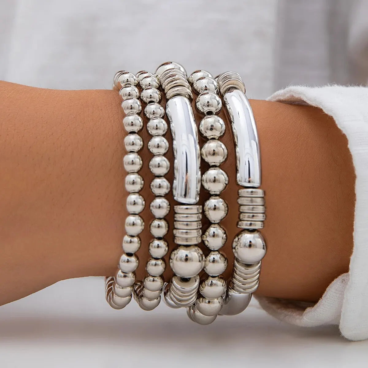 Mira – Conjunto de 5 braceletes em pérolas empilháveis