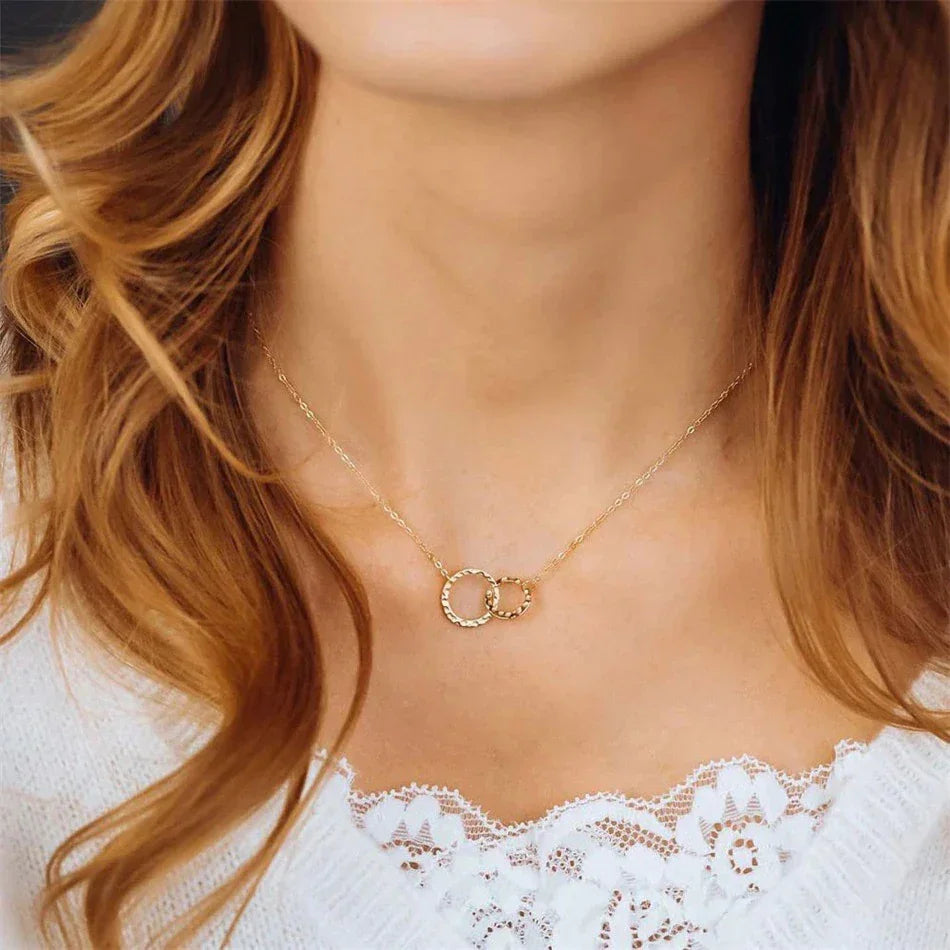 Isabelle – Colar hoop elegante