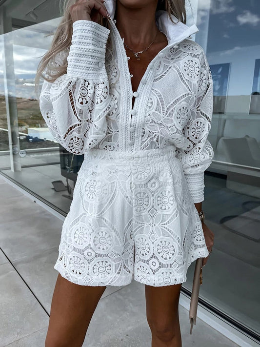 Aurora – Conjunto em Renda com Blusa e Shorts Elegantes