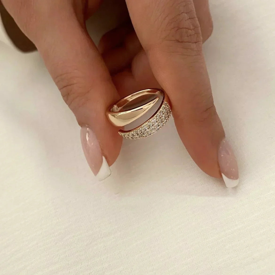Irina – Bague curvada elegante