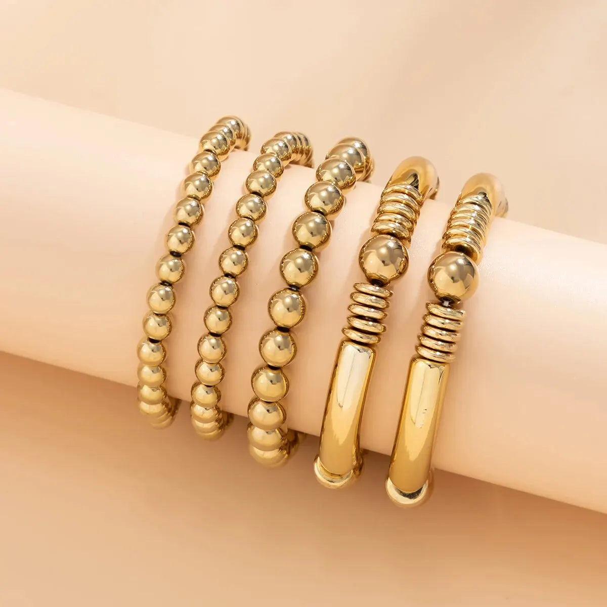 Mira – Conjunto de 5 braceletes em pérolas empilháveis