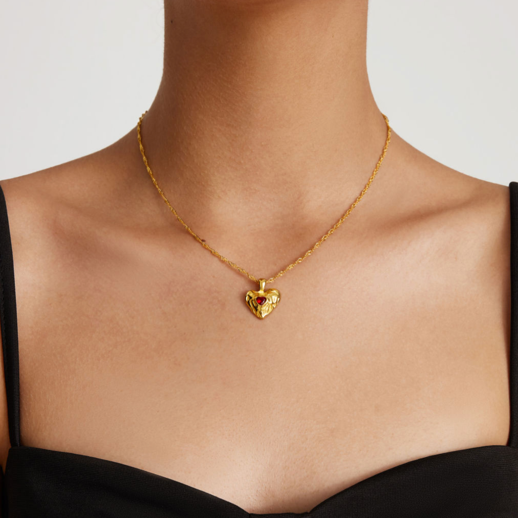Vesper - Colar de Coração Vermelho em Ouro