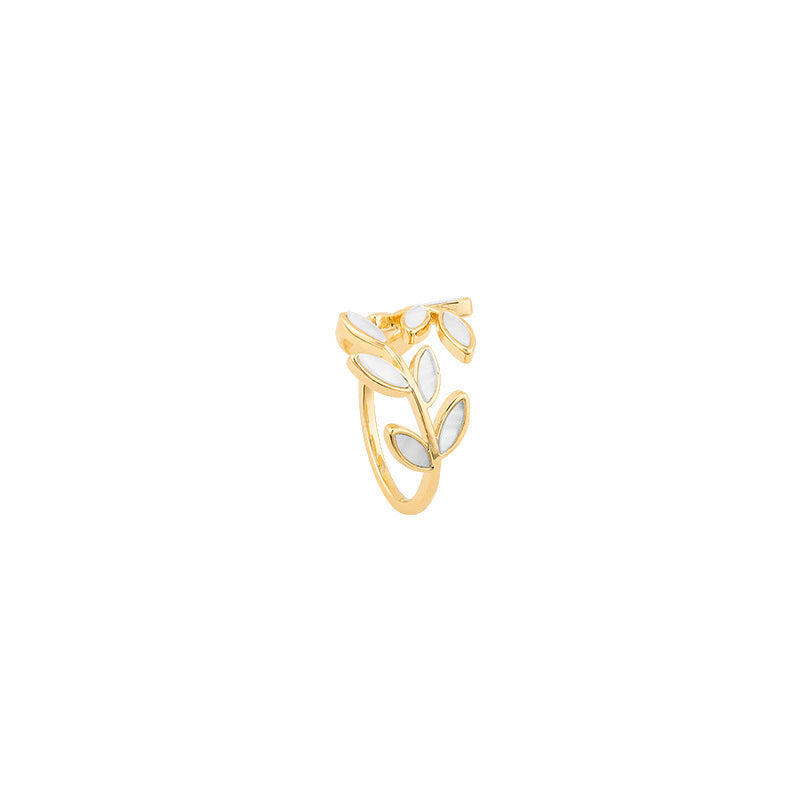 Auriane – Bague dourada folha e opala branca