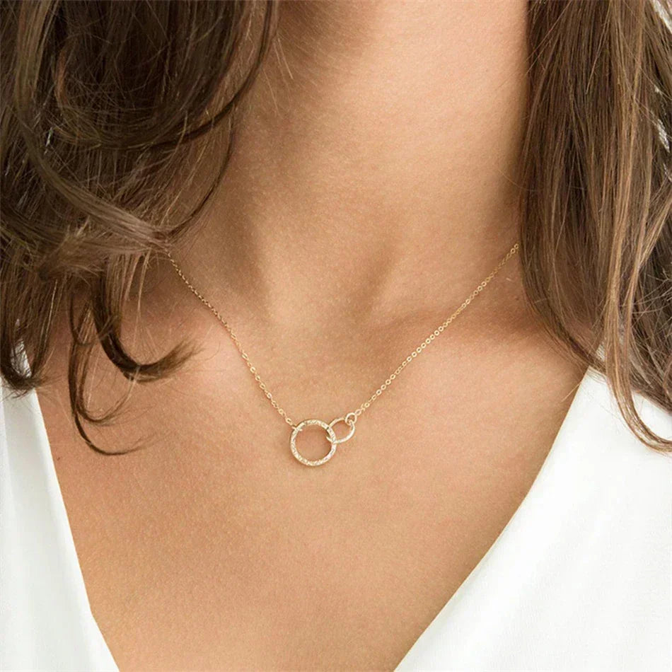 Isabelle – Colar hoop elegante