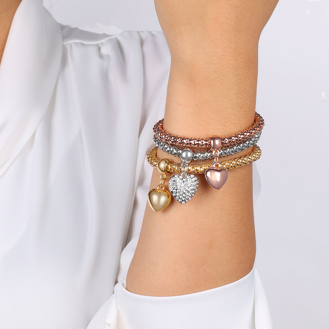 Aria – Bracelete em metal com corações sólidos