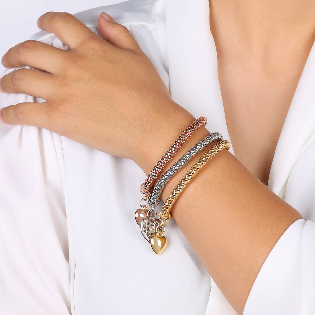 Aria – Bracelete em metal com corações sólidos