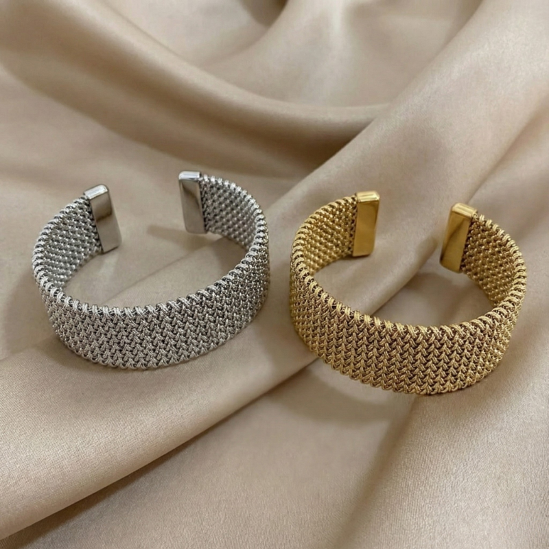 Raya – Bracelete com cabo gravado