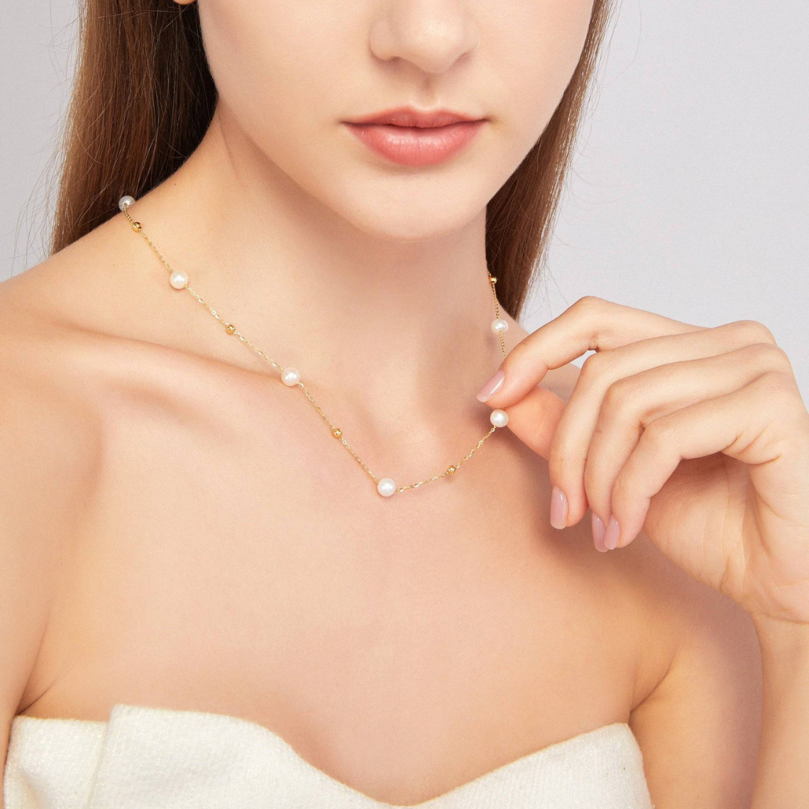 Colar elegante com design alternado